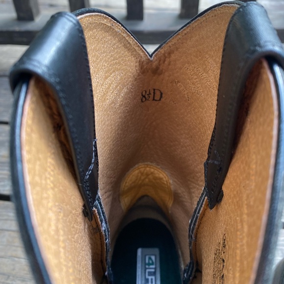 Heritage R Toe Western Boot - Picture 4 of 8